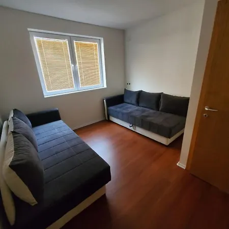 Holiday home Cozy Near Carsija And Airport